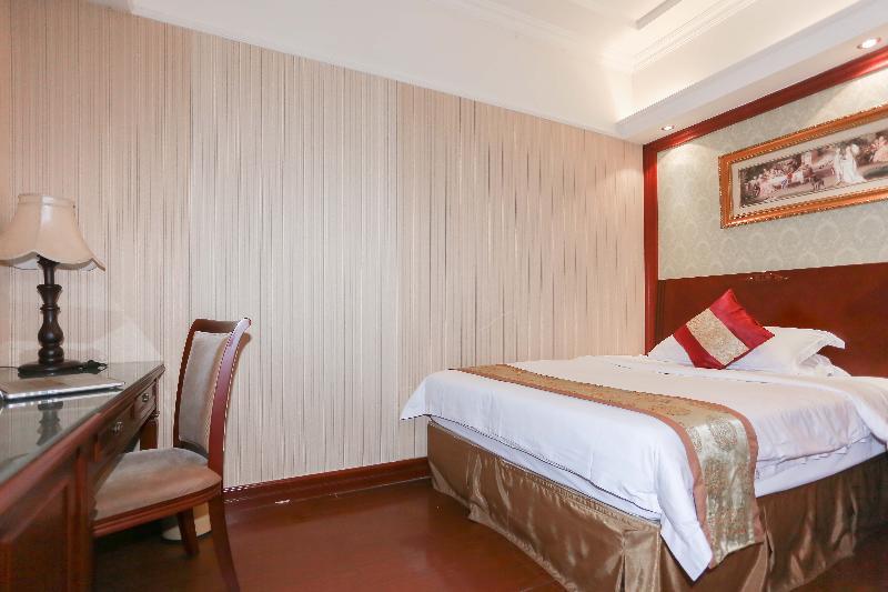 Vienna International Hongqiao Hub Caoan Road Hop Hotel 4*